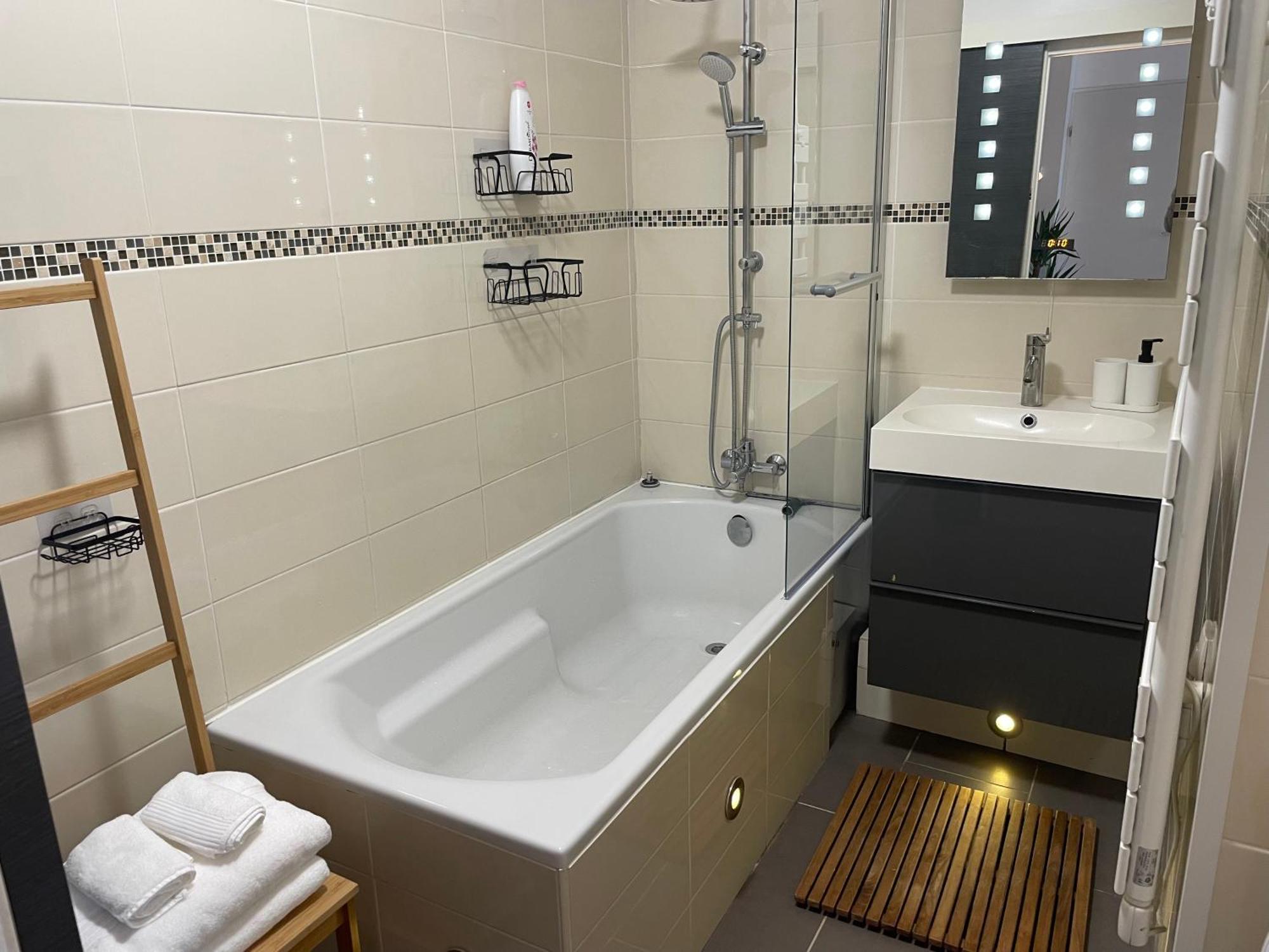1 Bedroom With Garden, Train Station, Disneyland, Val D'Europe Bussy-Saint-Georges Extérieur photo